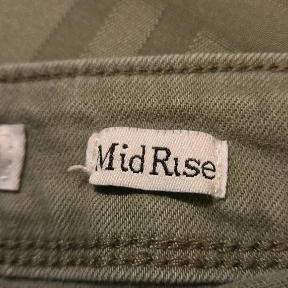 Wanna Better Butt YMI Distressed Skinny Jeans Mid Rise Olive Jr size 11 - Picture 13 of 16